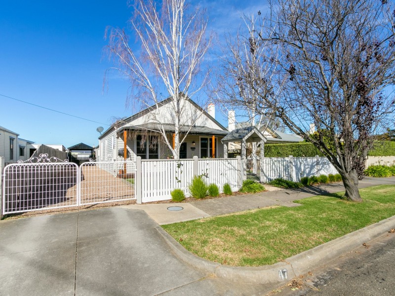47 Francis Street, Bairnsdale VIC 3875
