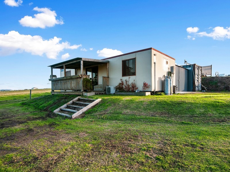 75 Kingsley Drive, Wy Yung VIC 3875