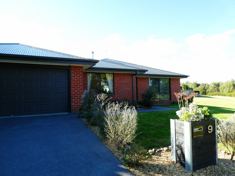 9 Rustic Place, Bairnsdale VIC 3875