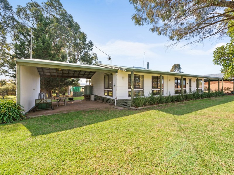 100 Hoyt Street, Lindenow VIC 3865