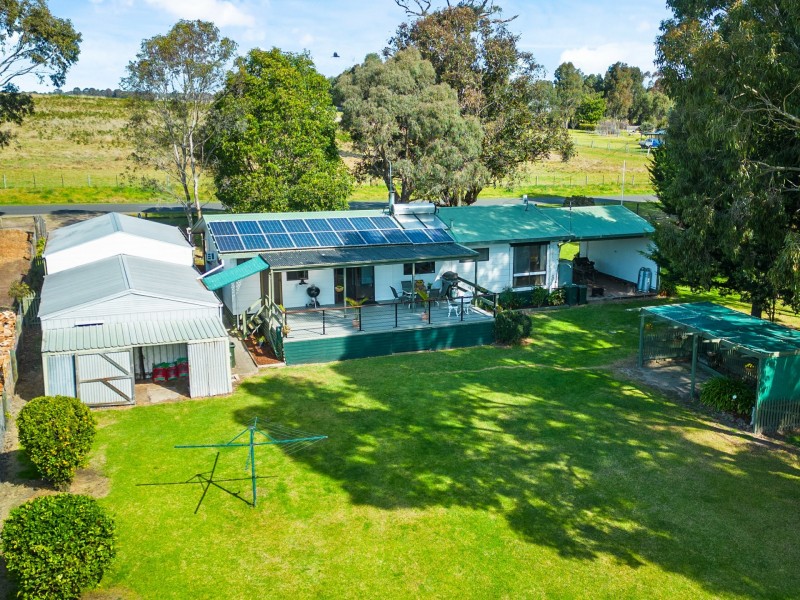 100 Hoyt Street, Lindenow VIC 3865