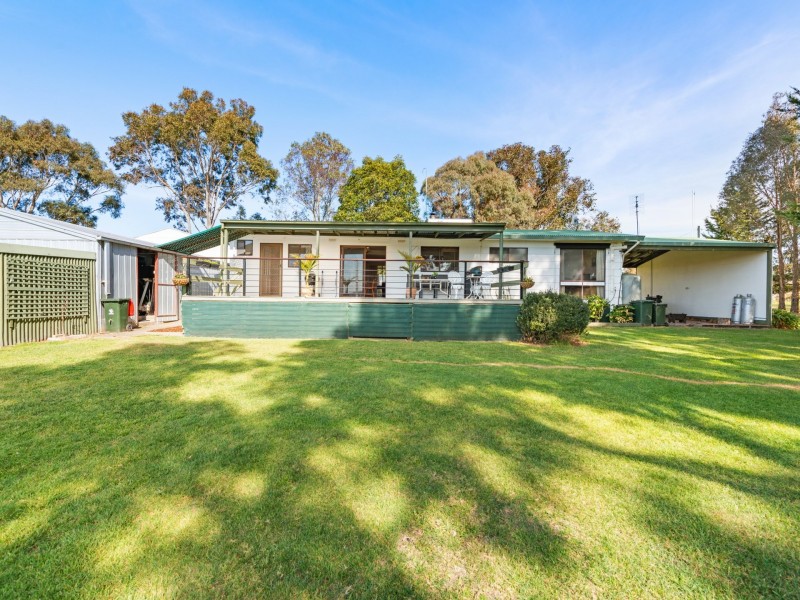 100 Hoyt Street, Lindenow VIC 3865