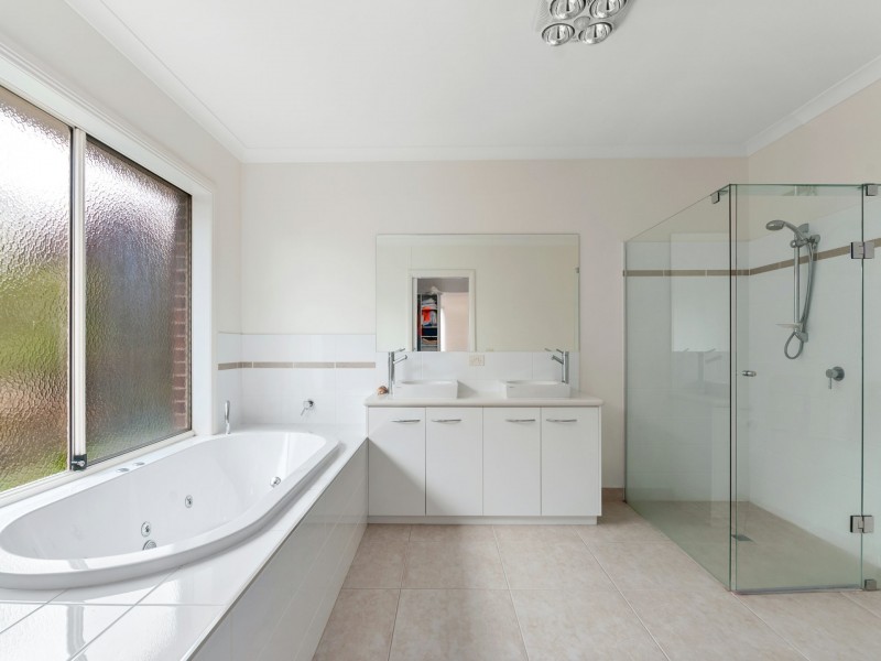 30 Timbarra Drive, Eastwood VIC 3875