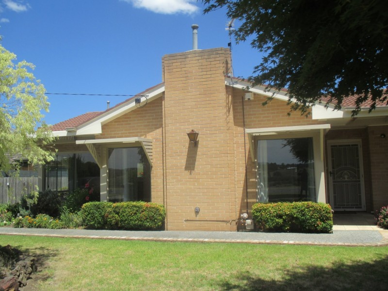 63 Williams Parade, Bairnsdale VIC 3875