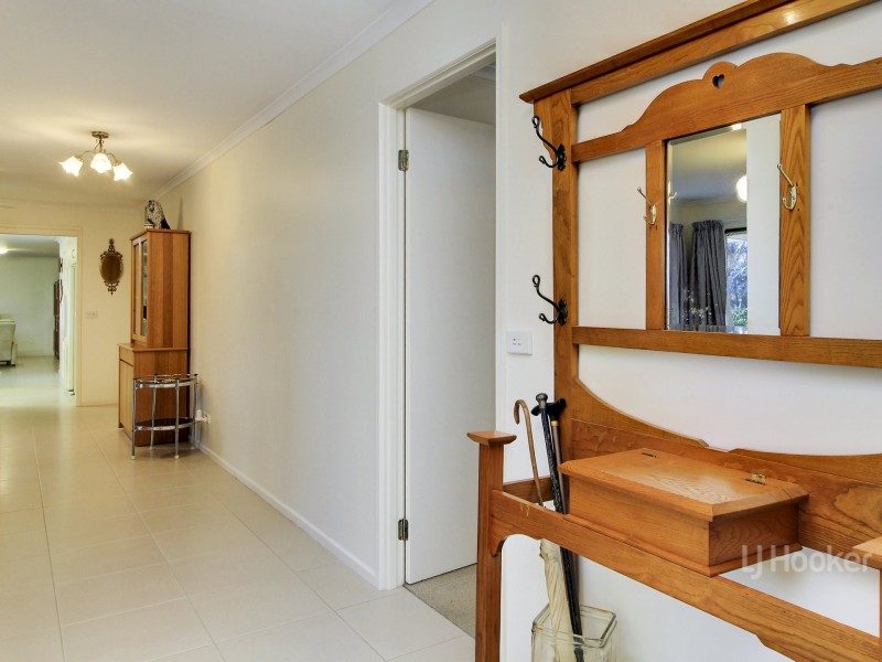 12 Nicole Court, Wy Yung VIC 3875