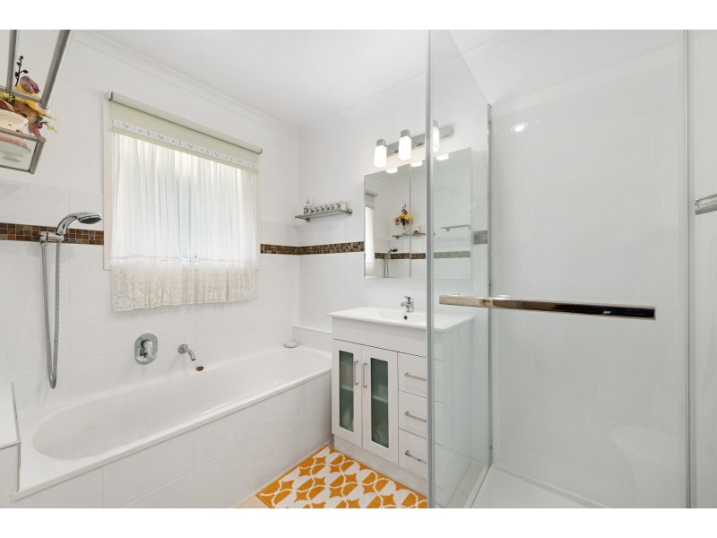 12 Nicole Court, Wy Yung VIC 3875