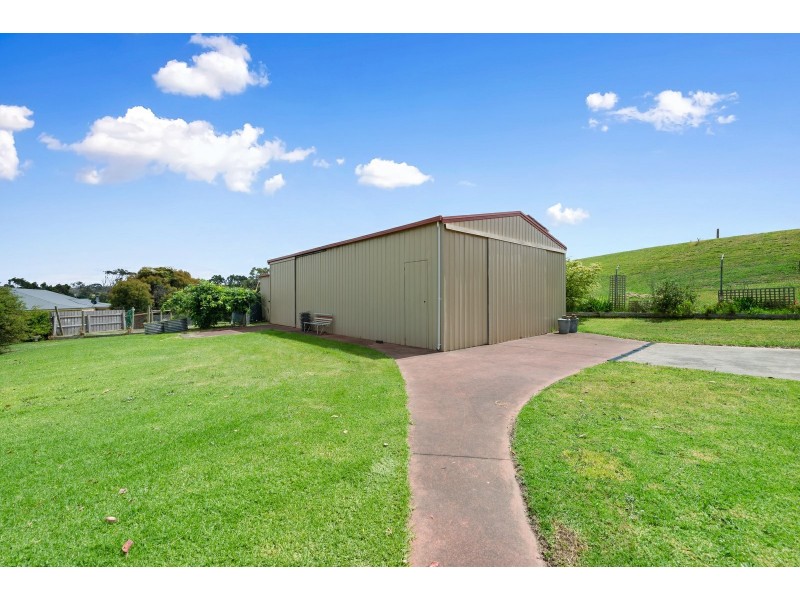 12 Nicole Court, Wy Yung VIC 3875