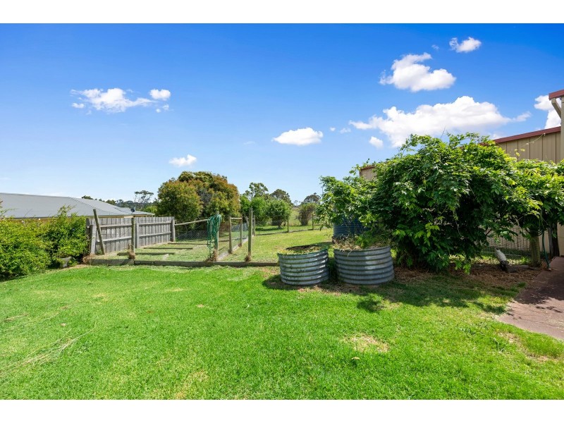 12 Nicole Court, Wy Yung VIC 3875