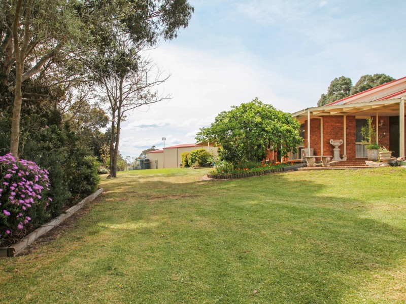 12 Nicole Court, Wy Yung VIC 3875