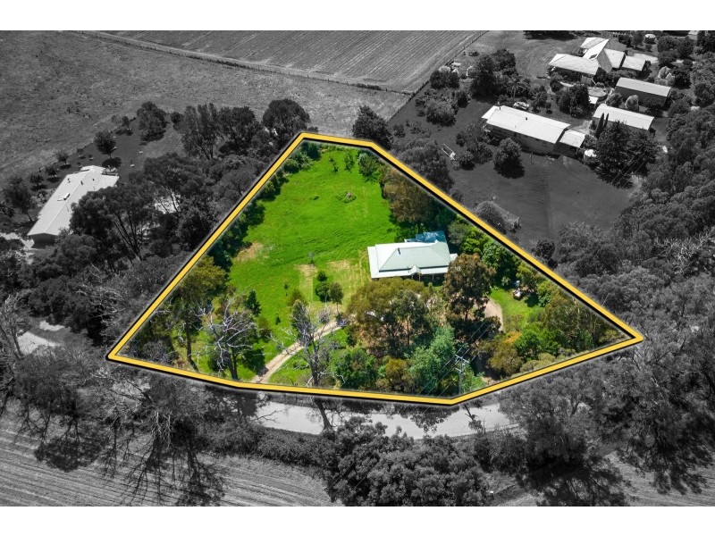 50 Dumont Drive, Mount Taylor VIC 3875