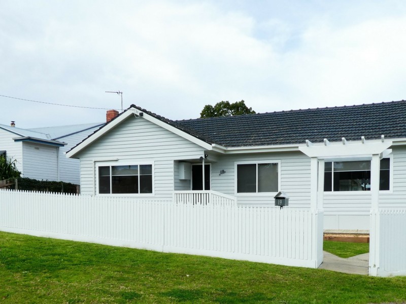 19 Day Street, Bairnsdale VIC 3875