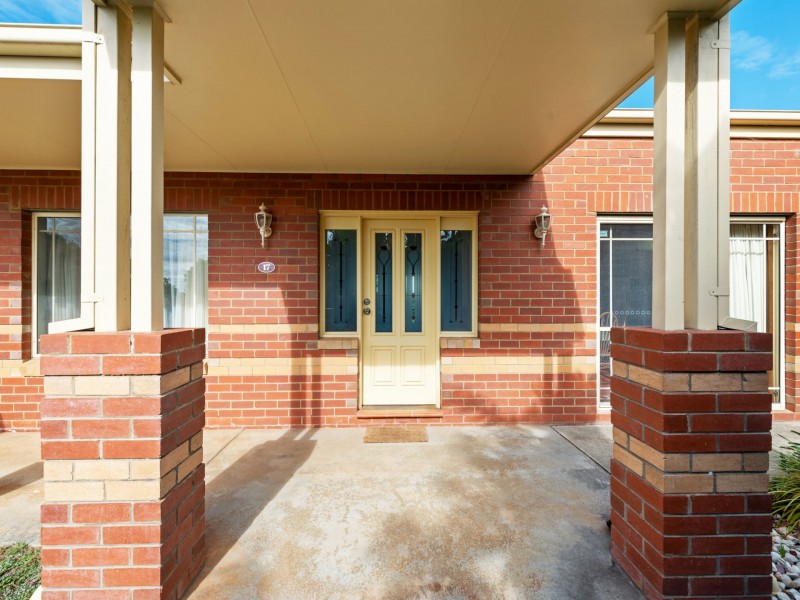 17 Bluff Court, Eastwood VIC 3875