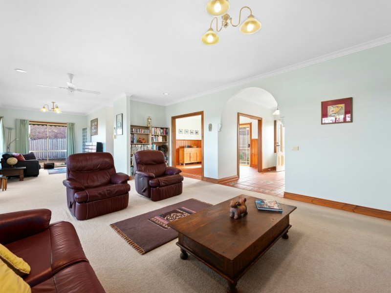 17 Bluff Court, Eastwood VIC 3875