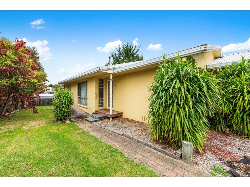 15 Harnham Drive, Bairnsdale VIC 3875