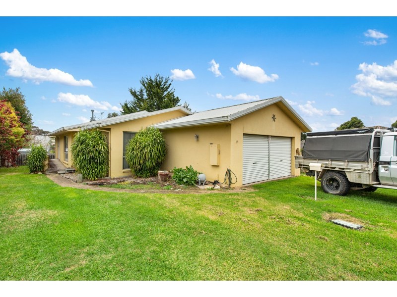 15 Harnham Drive, Bairnsdale VIC 3875