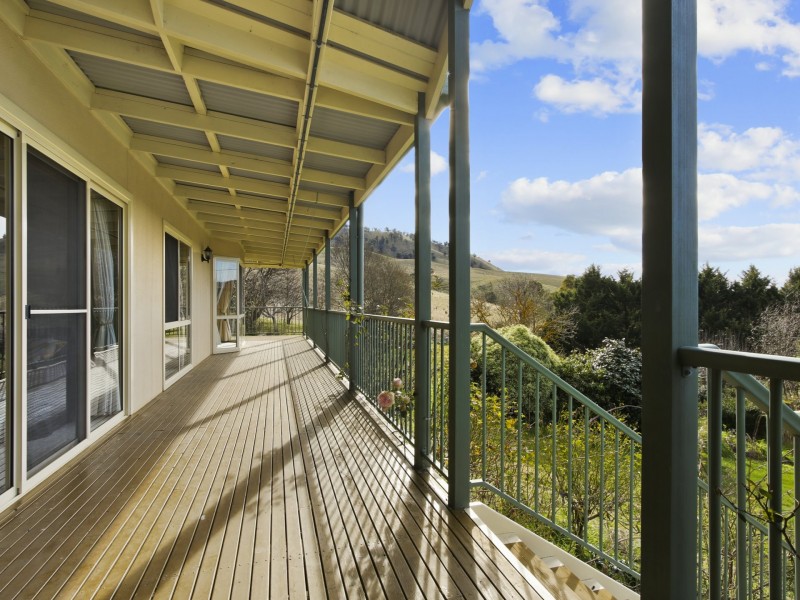 40 Connleys Road, Omeo VIC 3898