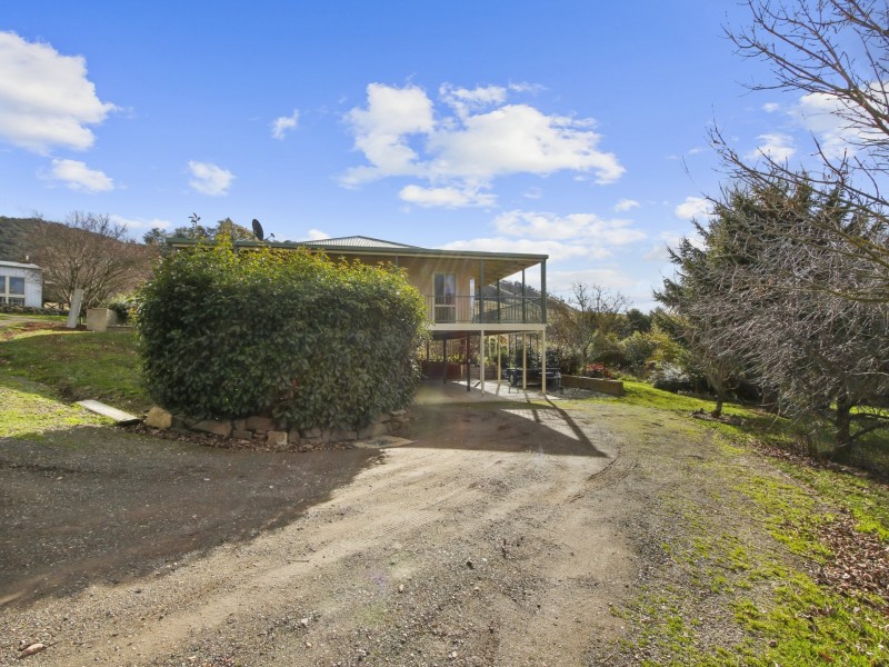 40 Connleys Road, Omeo VIC 3898