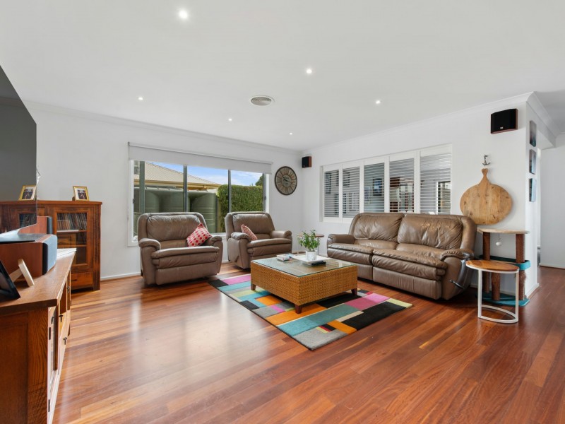 64 Gatehouse Drive, Eastwood VIC 3875