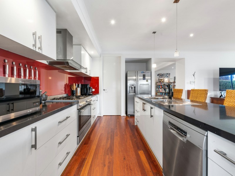 64 Gatehouse Drive, Eastwood VIC 3875