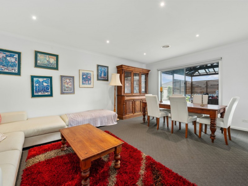 64 Gatehouse Drive, Eastwood VIC 3875