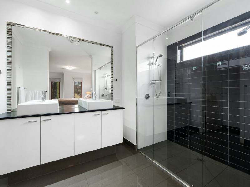 64 Gatehouse Drive, Eastwood VIC 3875