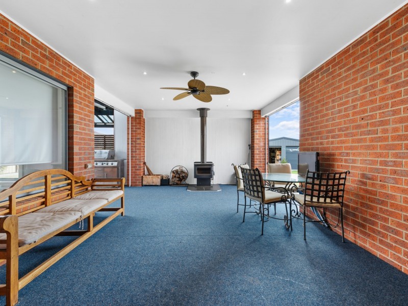 64 Gatehouse Drive, Eastwood VIC 3875