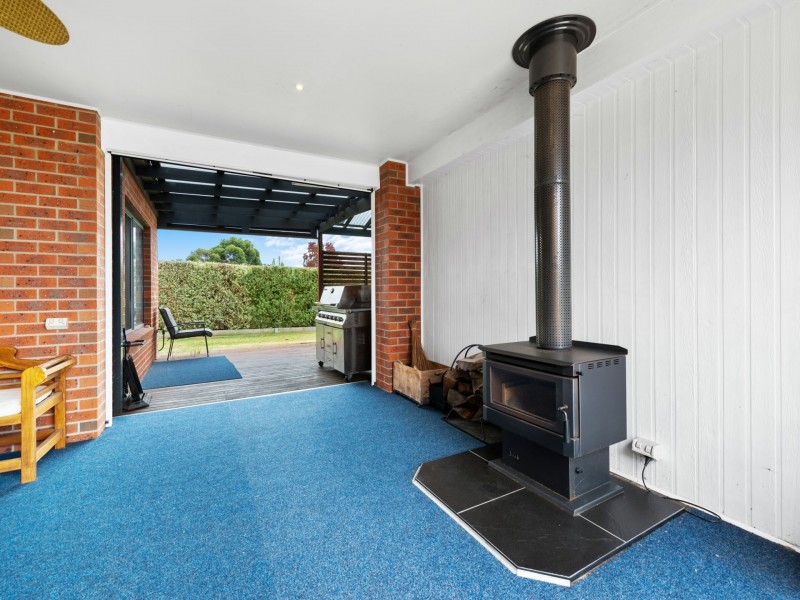64 Gatehouse Drive, Eastwood VIC 3875