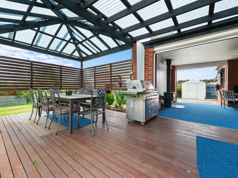 64 Gatehouse Drive, Eastwood VIC 3875