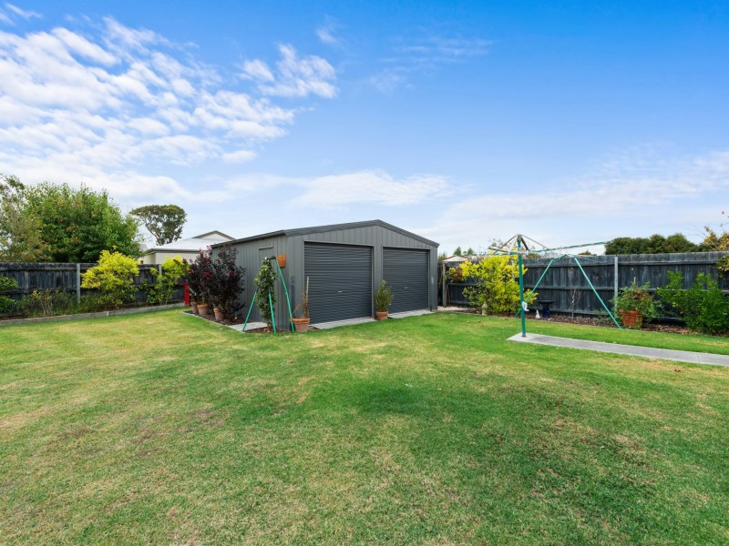 64 Gatehouse Drive, Eastwood VIC 3875