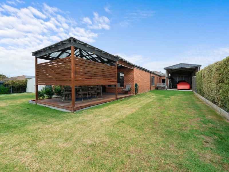 64 Gatehouse Drive, Eastwood VIC 3875