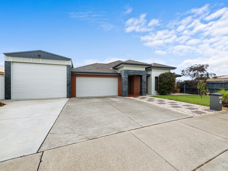 64 Gatehouse Drive, Eastwood VIC 3875