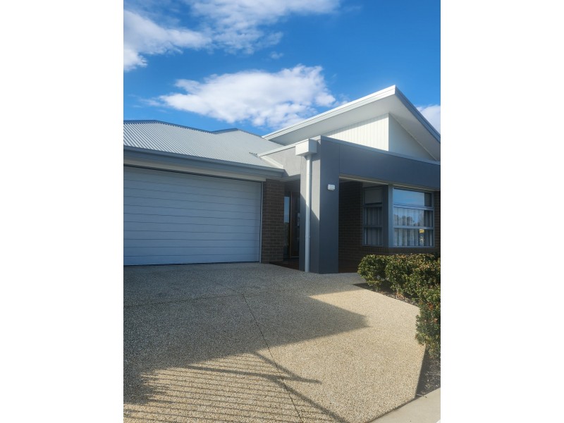 14 Lomandra Boulevarde, Lucknow VIC 3875