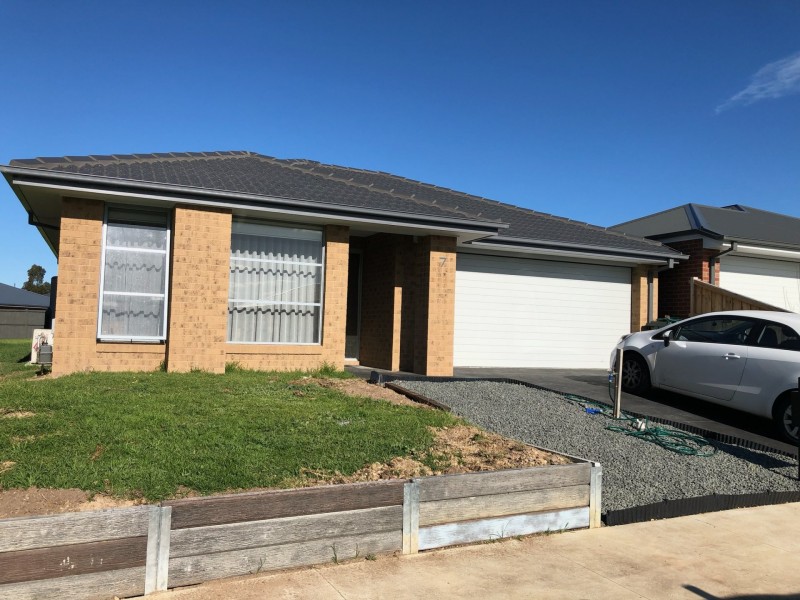 7 Warbler Street, Bairnsdale VIC 3875