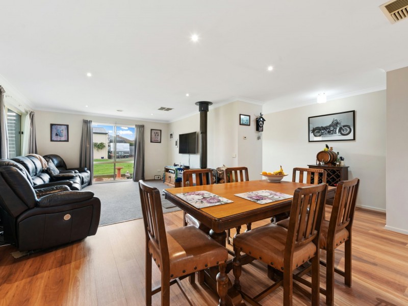 27 Phoebes Way, Eastwood VIC 3875