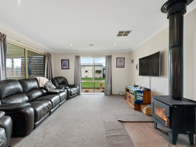 27 Phoebes Way, Eastwood VIC 3875