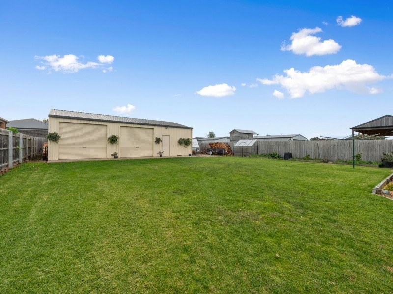 27 Phoebes Way, Eastwood VIC 3875
