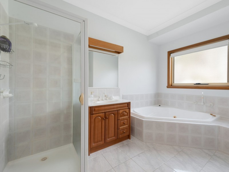 16 Clifton Terrace, Wy Yung VIC 3875