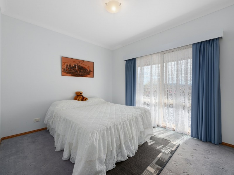 16 Clifton Terrace, Wy Yung VIC 3875