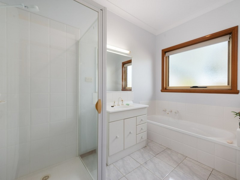 16 Clifton Terrace, Wy Yung VIC 3875