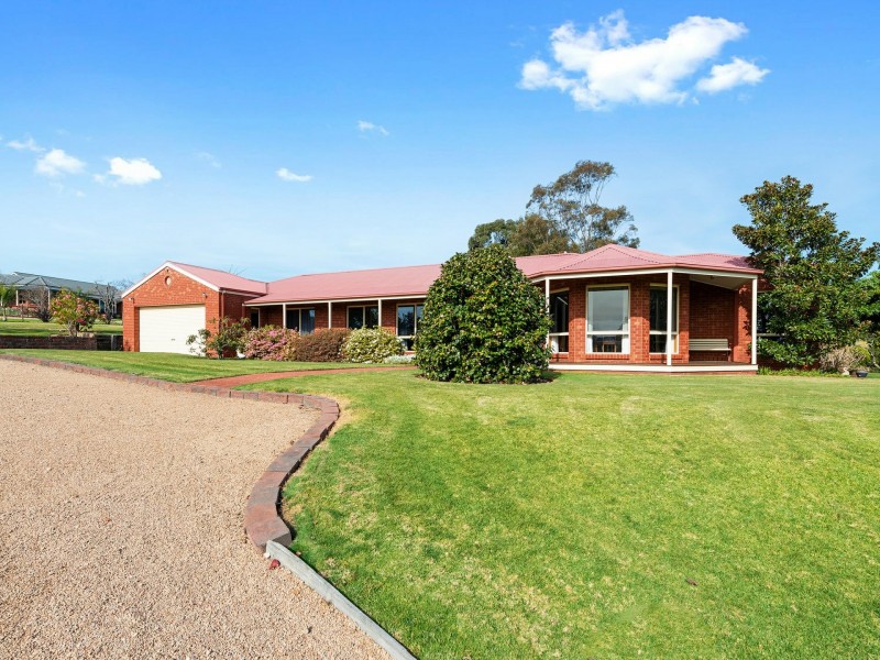 16 Clifton Terrace, Wy Yung VIC 3875