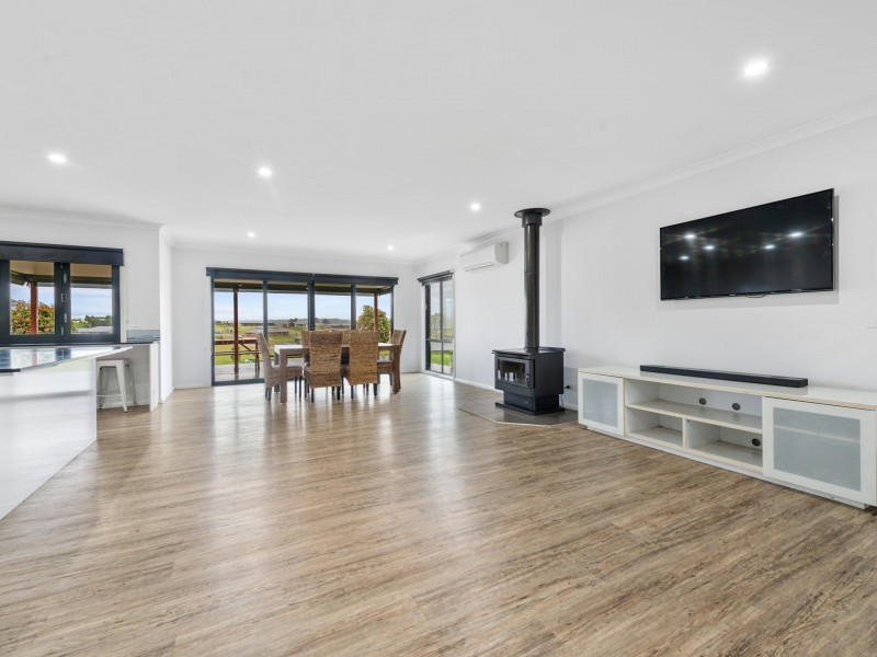 27 Salvatore Drive, Wy Yung VIC 3875