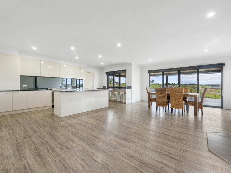 27 Salvatore Drive, Wy Yung VIC 3875
