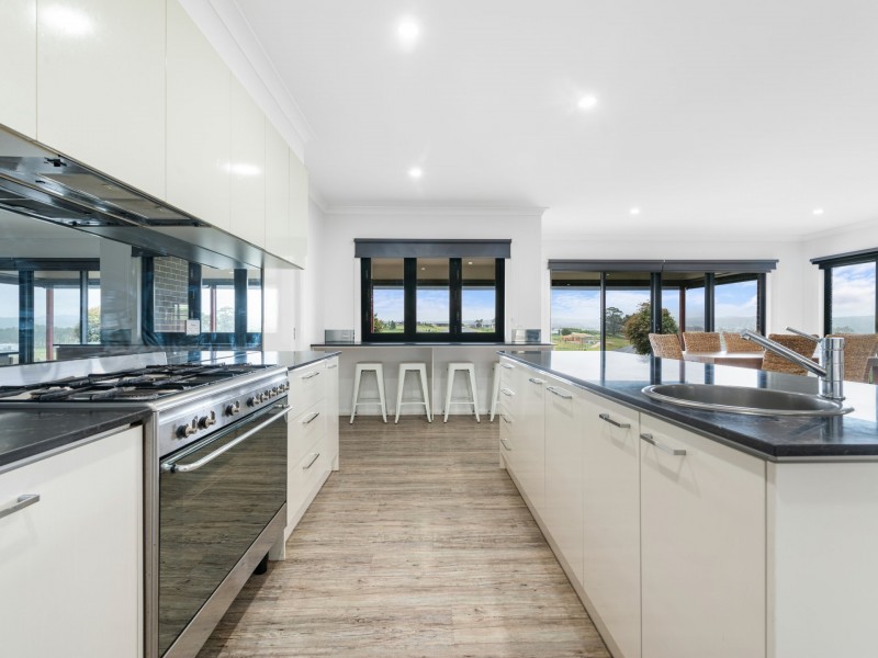 27 Salvatore Drive, Wy Yung VIC 3875