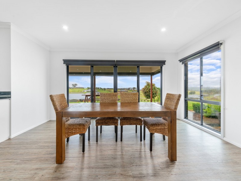 27 Salvatore Drive, Wy Yung VIC 3875