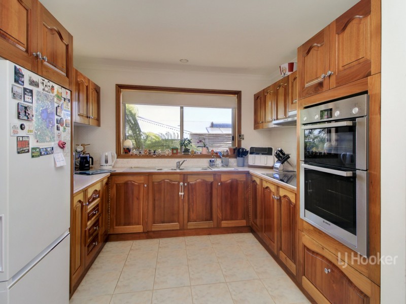 21 Marrah Drive, Wy Yung VIC 3875