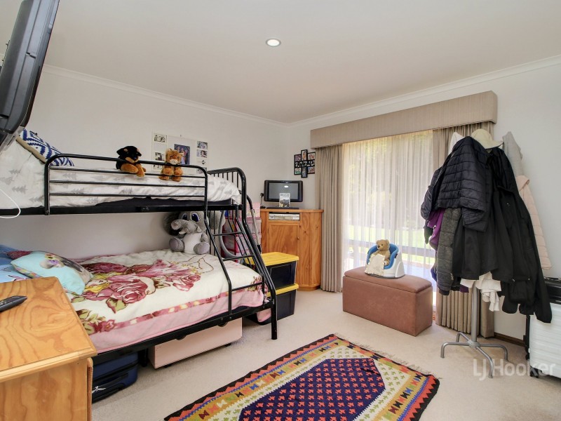 21 Marrah Drive, Wy Yung VIC 3875