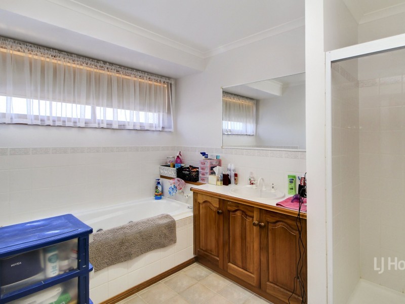 21 Marrah Drive, Wy Yung VIC 3875