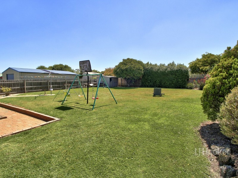 21 Marrah Drive, Wy Yung VIC 3875