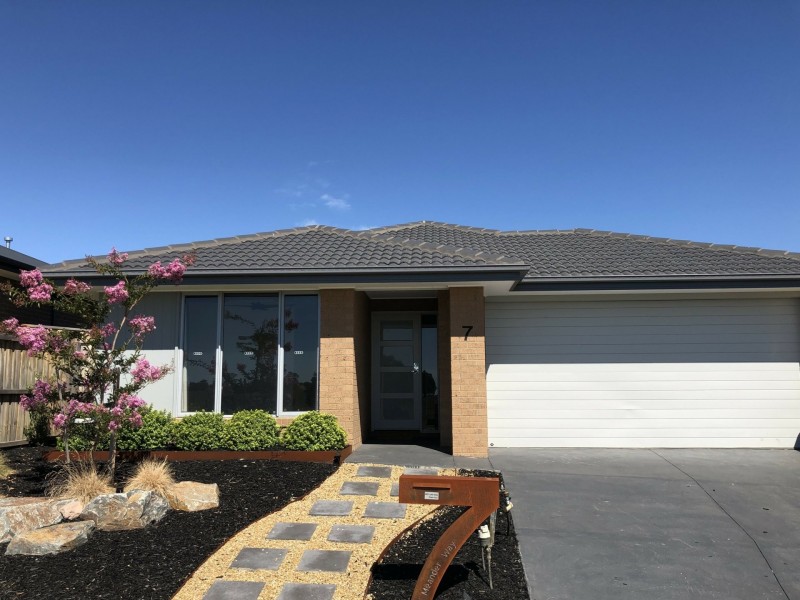 7 Meander Way, Bairnsdale VIC 3875