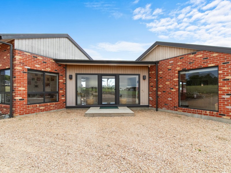91 Kingsley Drive, Wy Yung VIC 3875